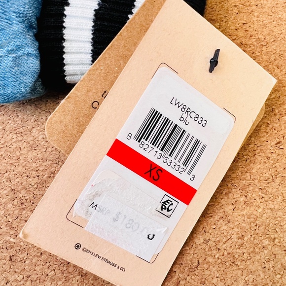 NWT | Levi’s Women’s Color-Block Bomber Jacket | XS-S | $45 (💰75% savings!) - Picture 4 of 4